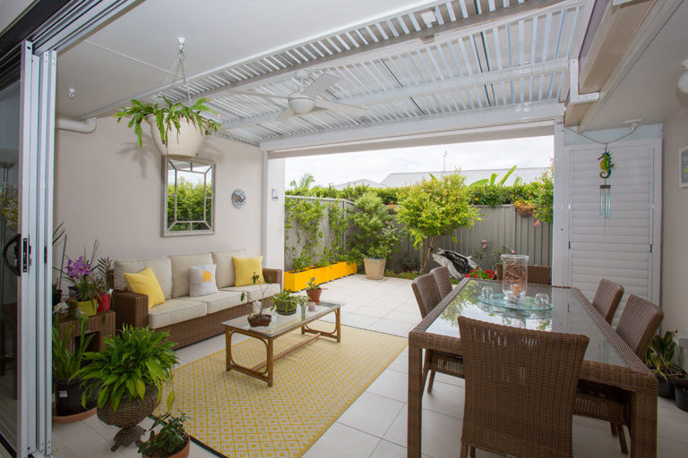 villa outdoor entertaining area