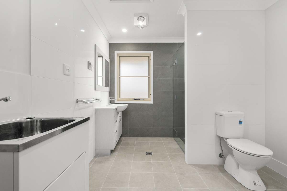Unit 4 Seaview bathroom laundry