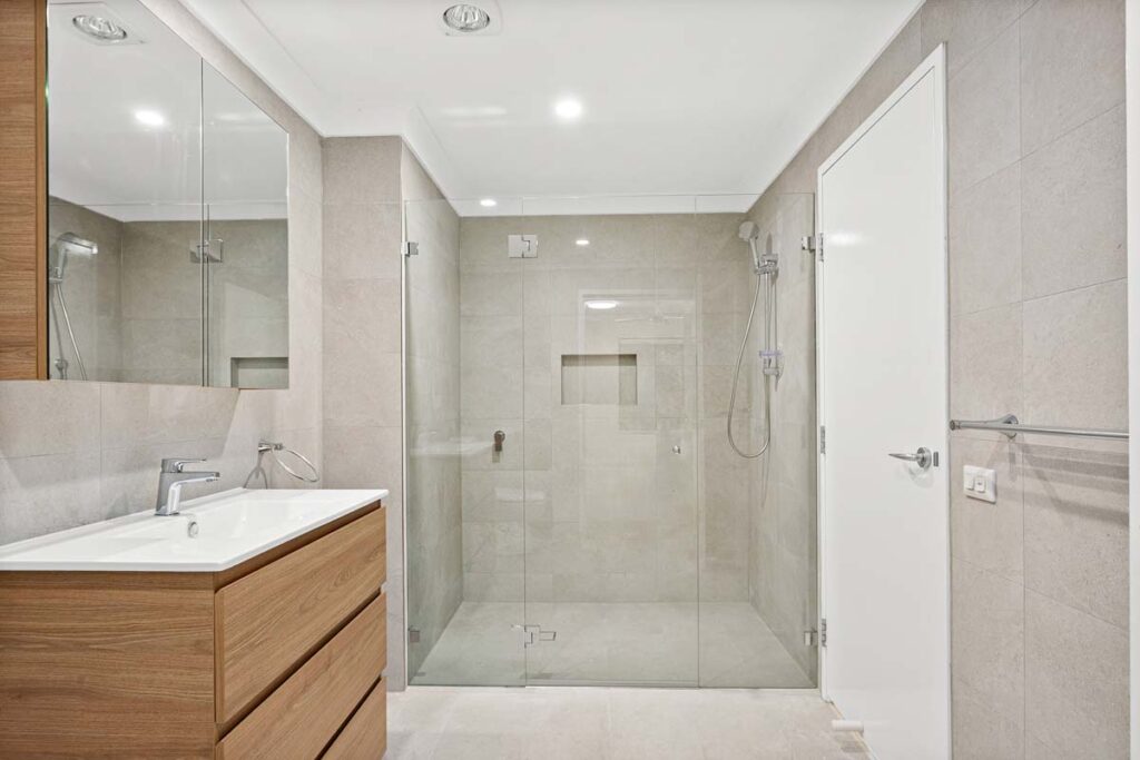 Macarthur Unit 13 bathroom