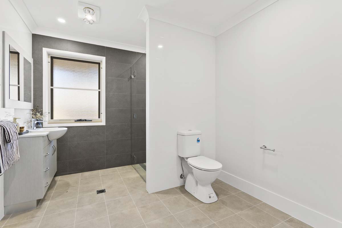 Seaview 4 staged bathroom