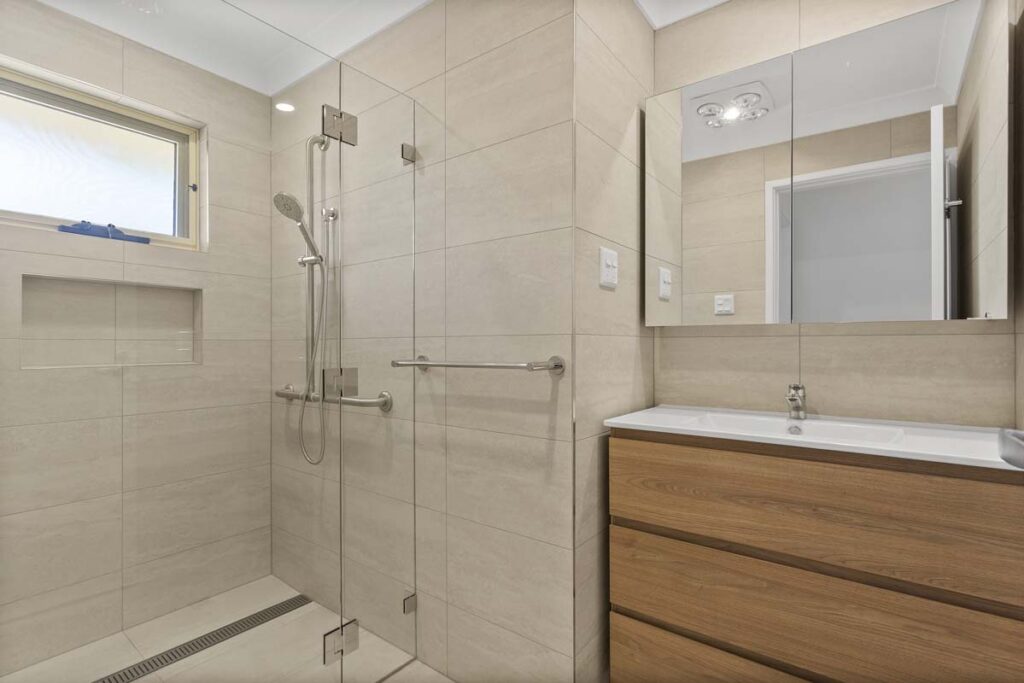 Tarrawanna Gardens Unit 56 bathroom