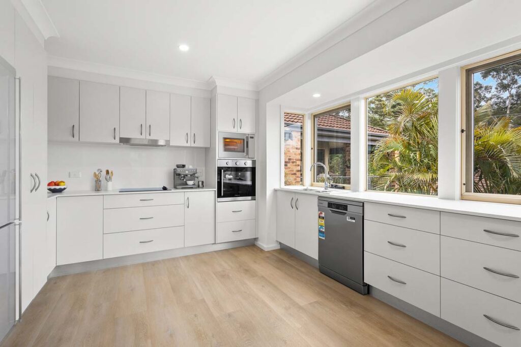 Unit 6 Tarrawanna Gardens kitchen