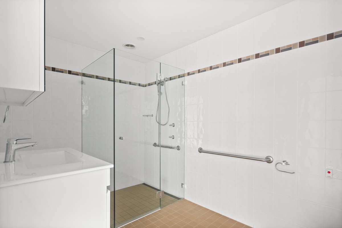 TH Stafford Court Unit 2 bathroom