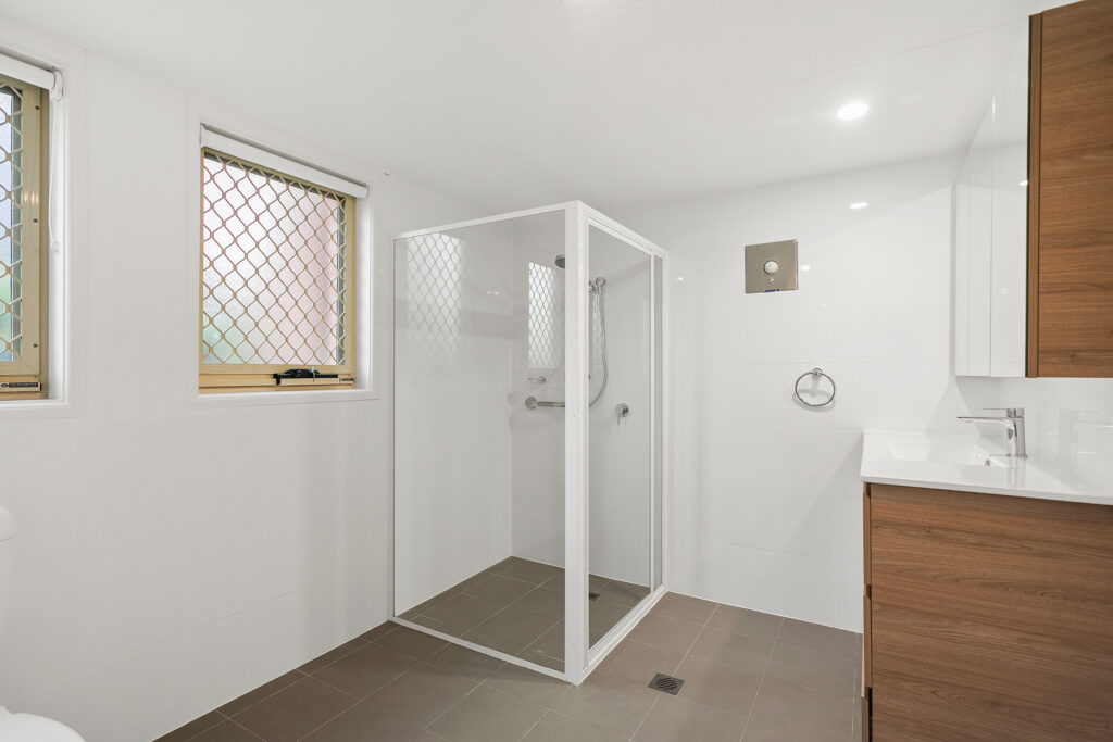 Unit 6 Howard Court bathroom