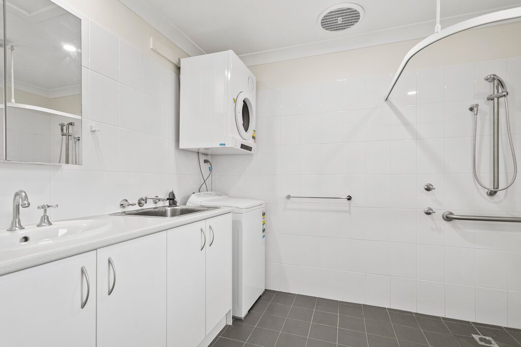 Peakhurst Unit 95 bathroom laundry