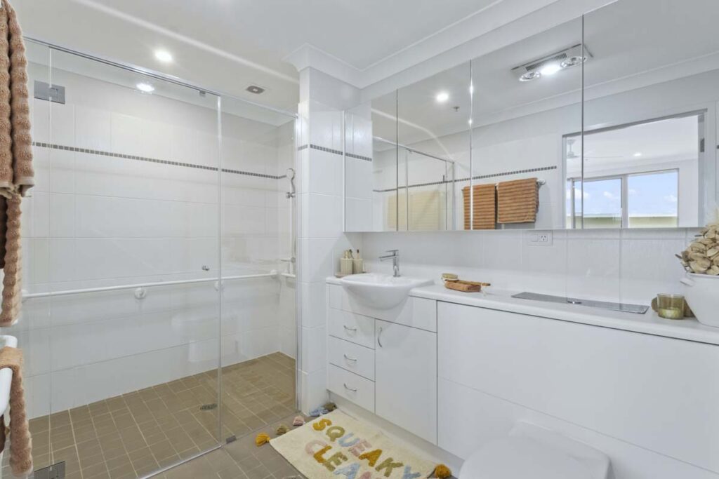 The Clyde 106 BATHROOM