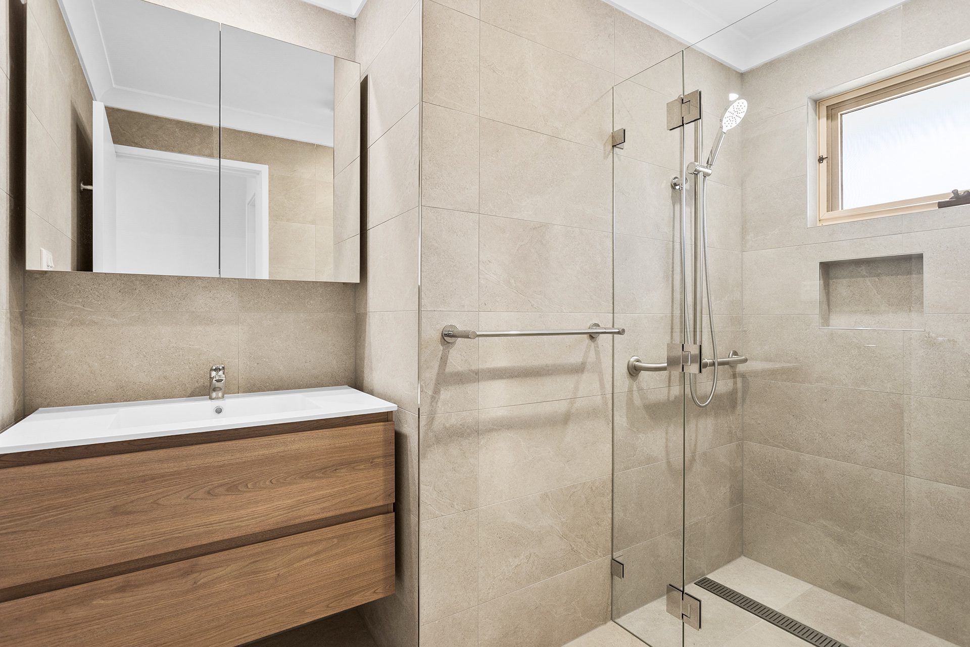 Tarrawanna Gardens 54 bathroom