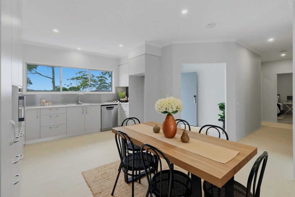 SGB 132 STAGED DINING