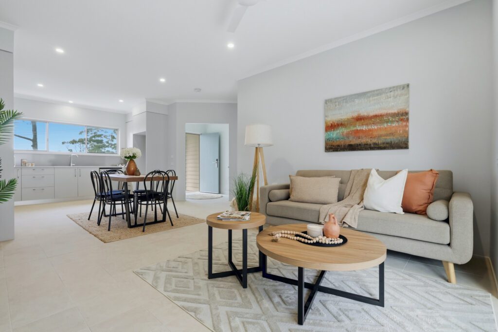 SGB 132 STAGED LOUNGE