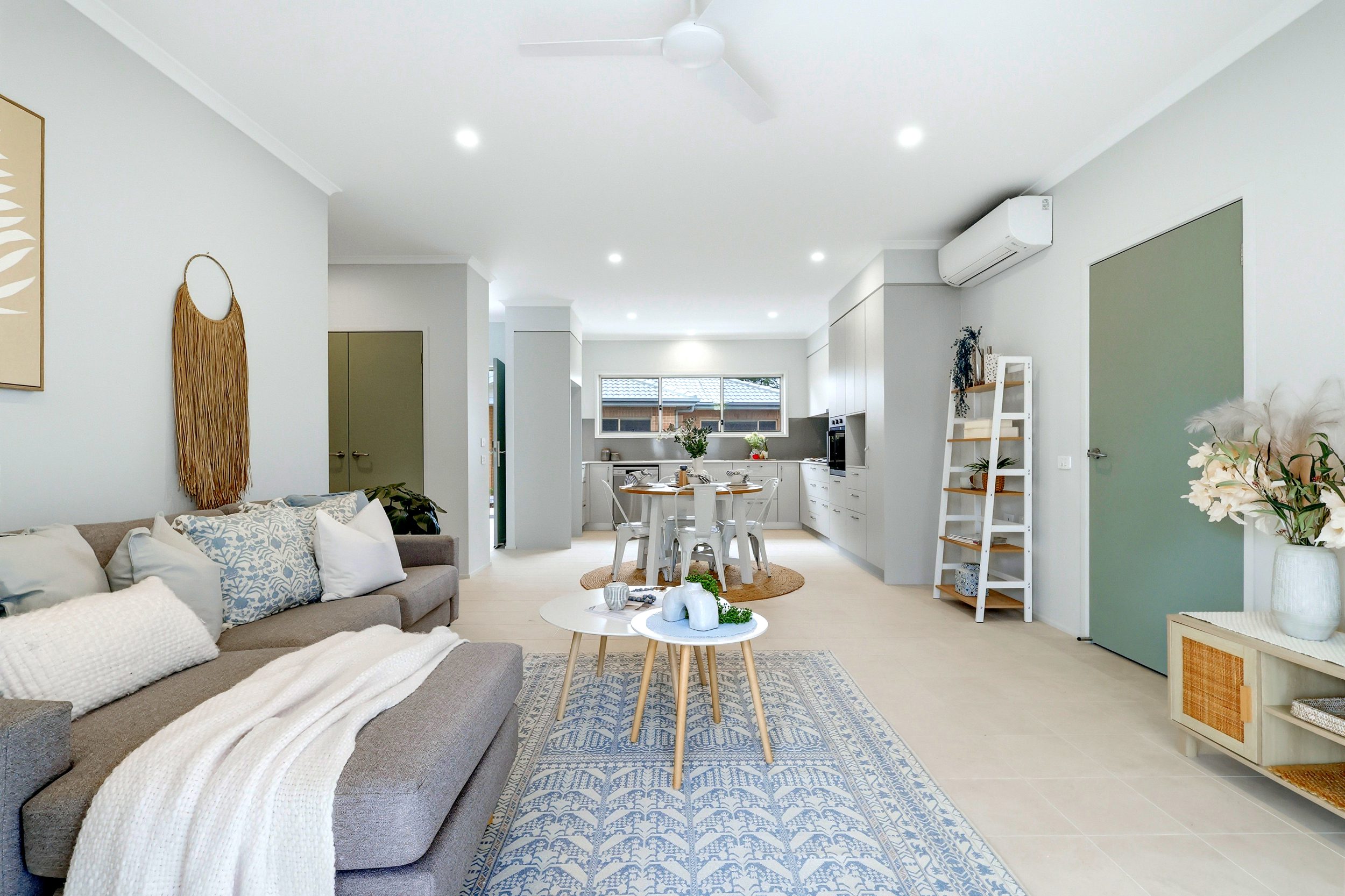 SGB 133 STAGED LOUNGE