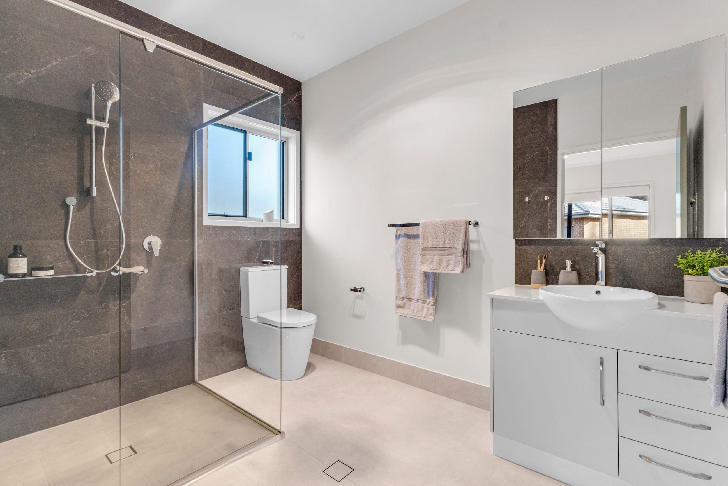 SGB 141 ENSUITE