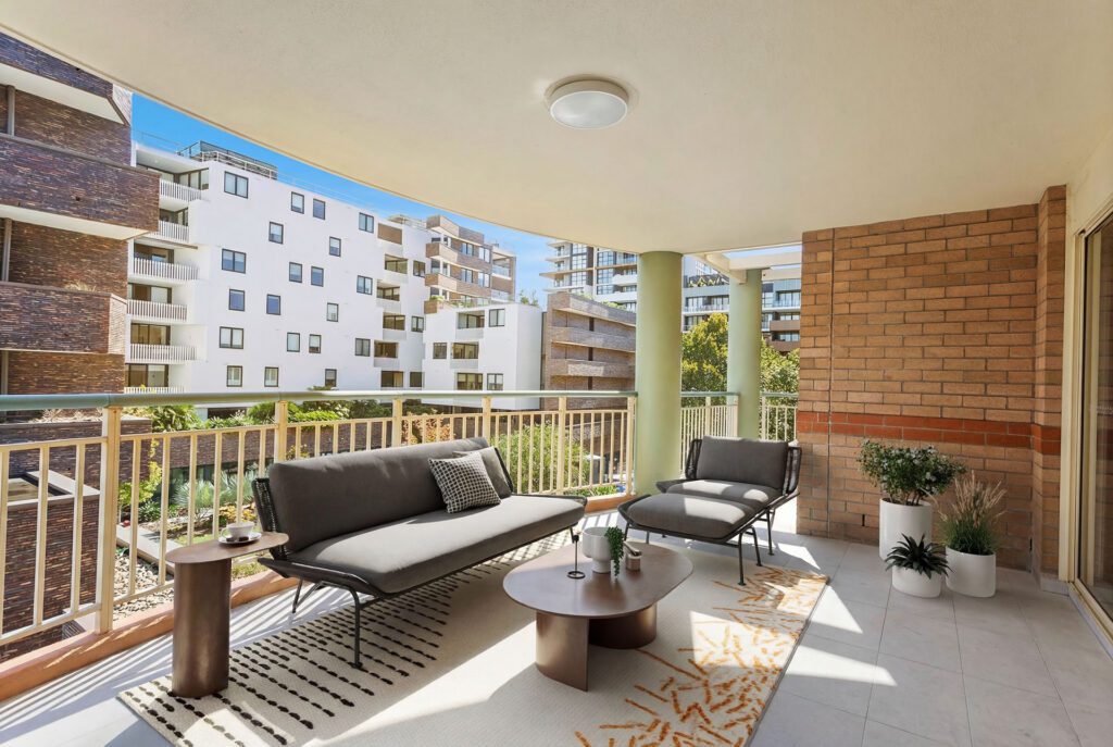 Howard Court 36 balcony