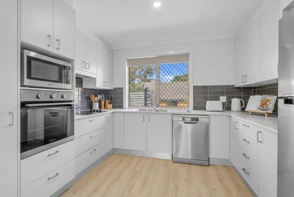 136 Culburra KITCHEN