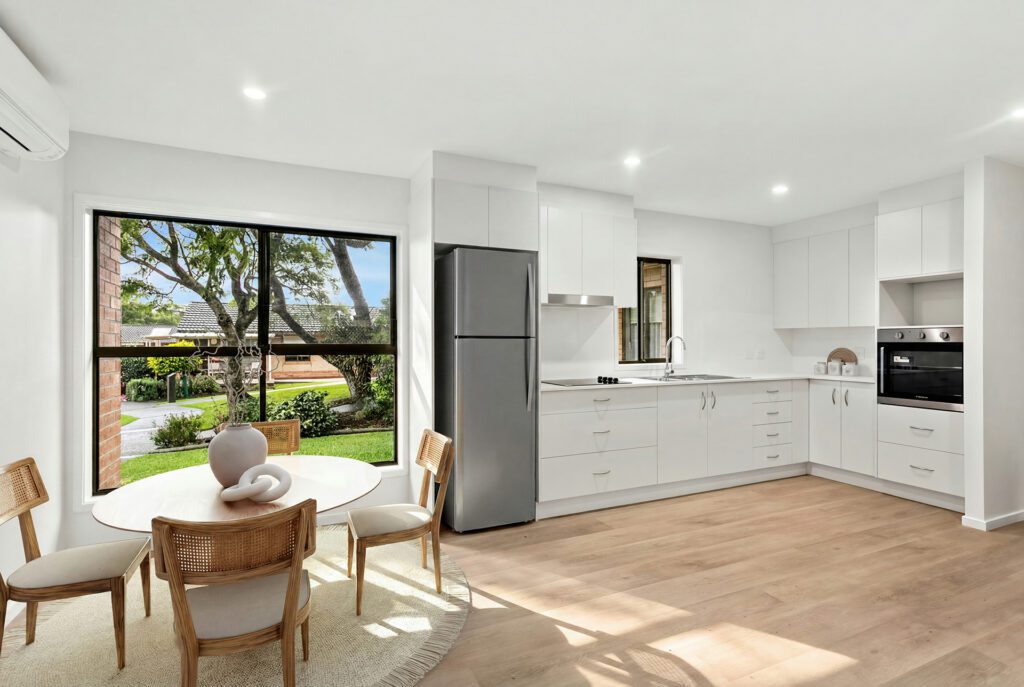 71 William Beach Gardens dining kitchen