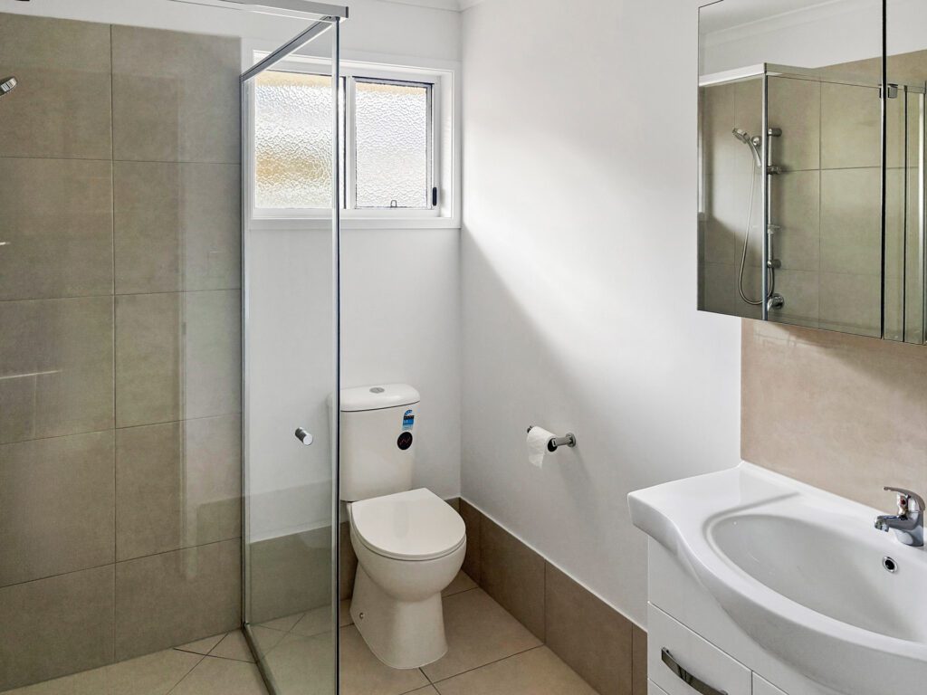 Parklands Unit 90 bathroom