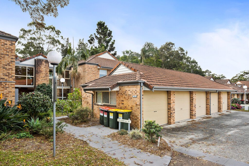 Tarrawanna Gardens 39 garage