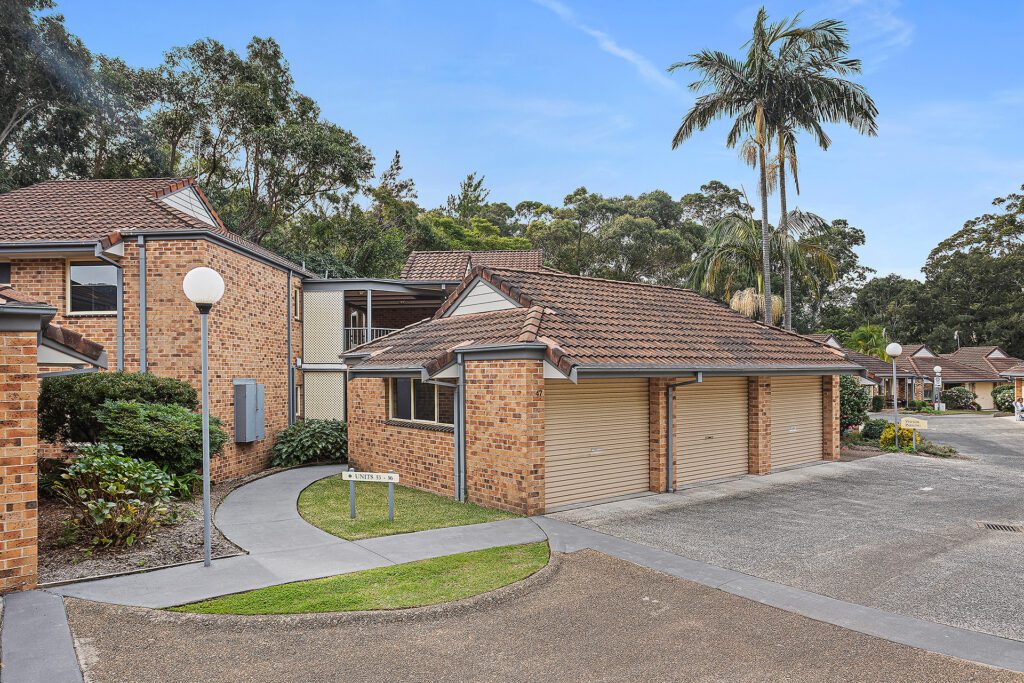 Tarrawanna Gardens 53 garage