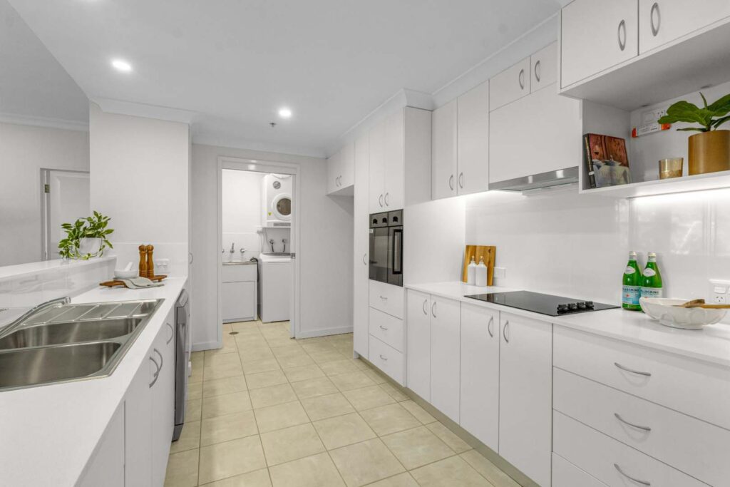 Clyde 202 KITCHEN (2)