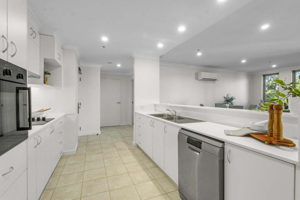 Clyde 202 KITCHEN (3)