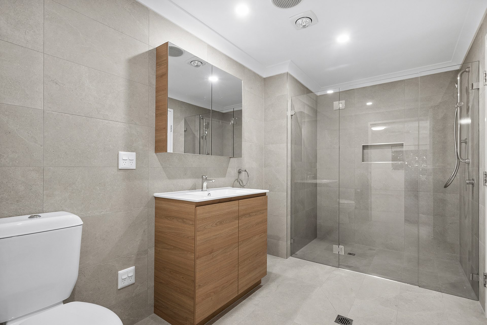 Unit 141 Macarthur bathroom