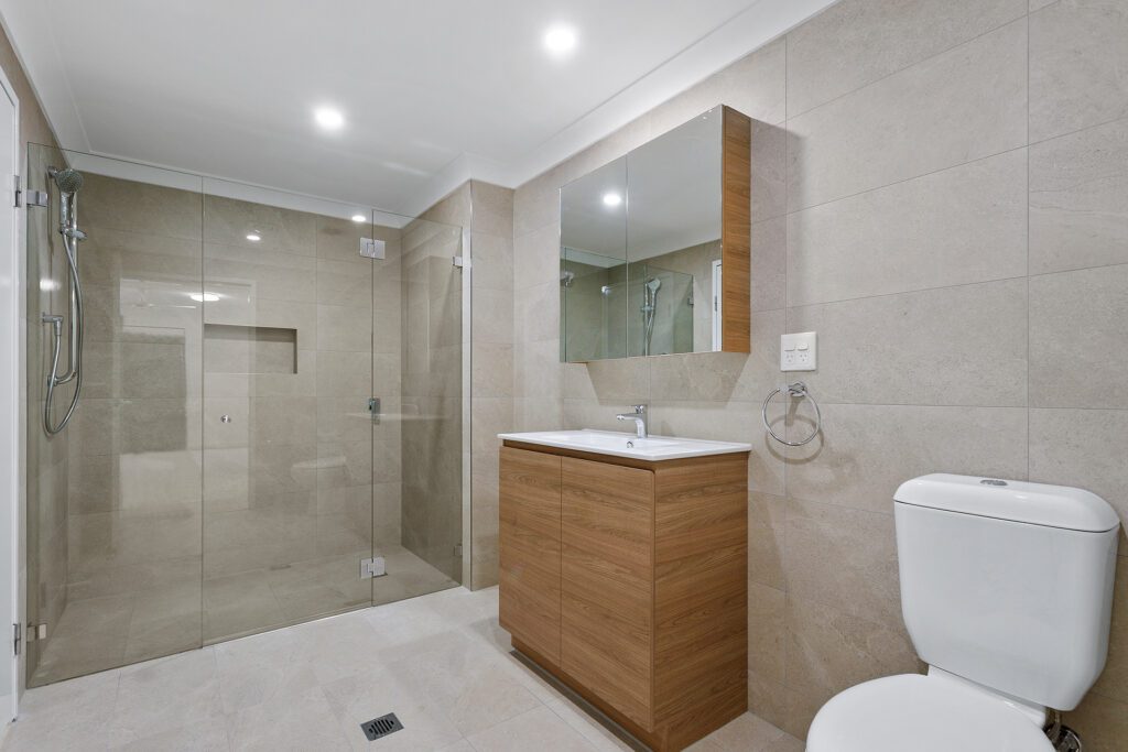 Unit 20 Macarthur bathroom