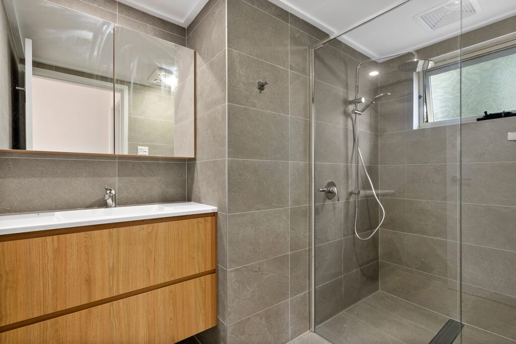 Unit 28 Tarrawanna Gardens bathroom