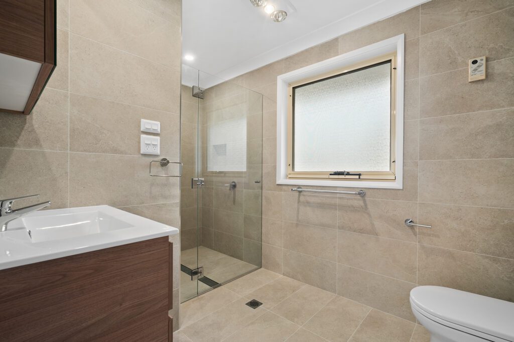 Woonona Camellia Lodge 63 bathroom