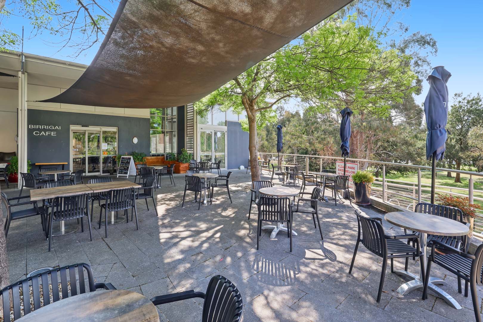 Kangara Waters CAFE – Outside