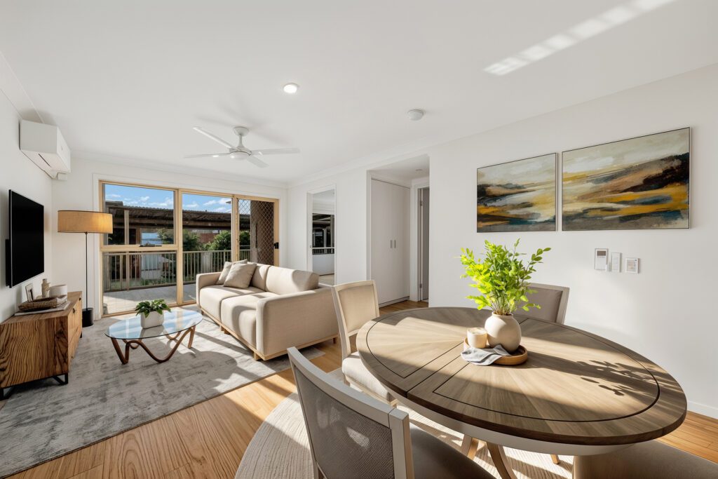 Seaview 22 living dining