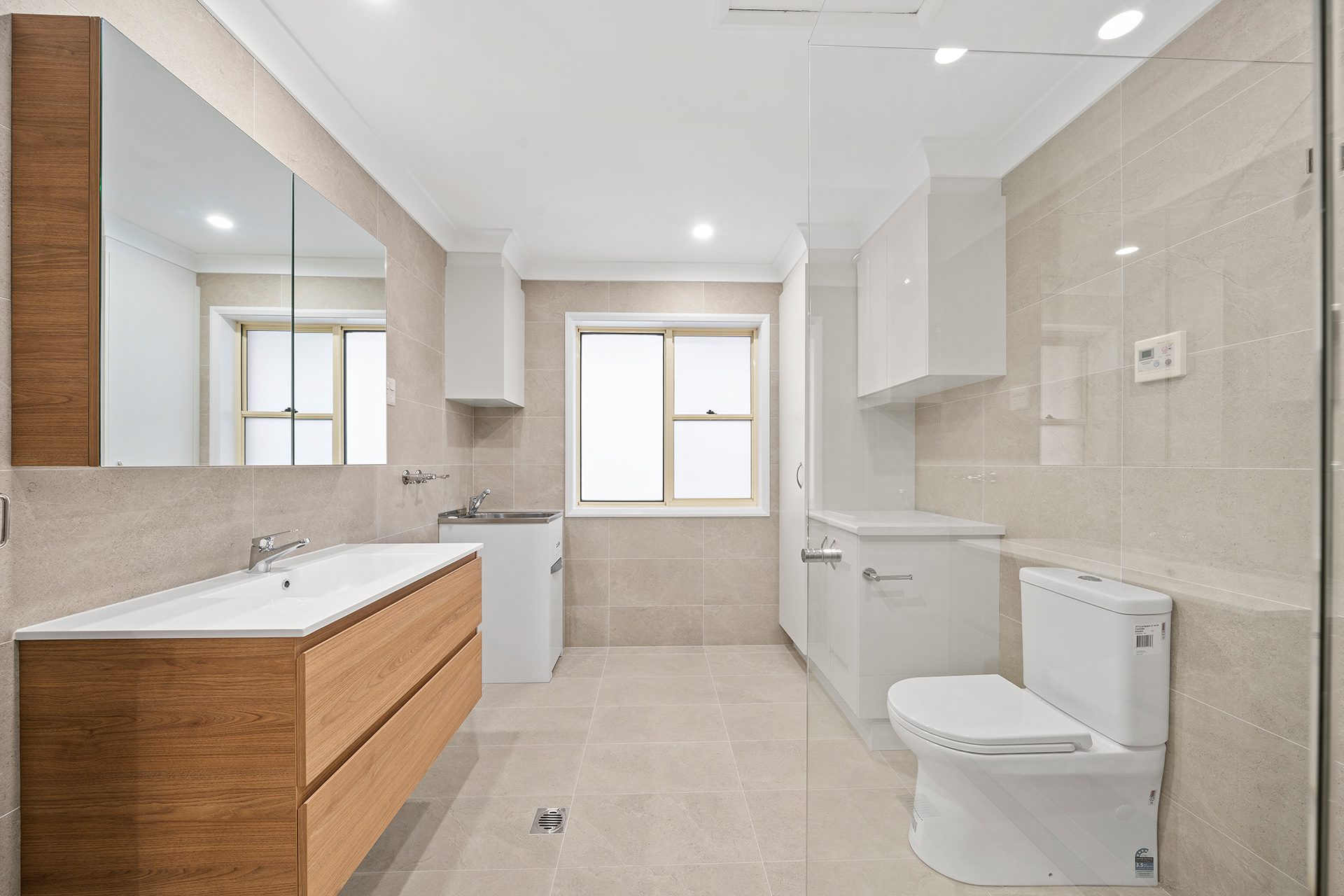 Seaview 31 bathroom
